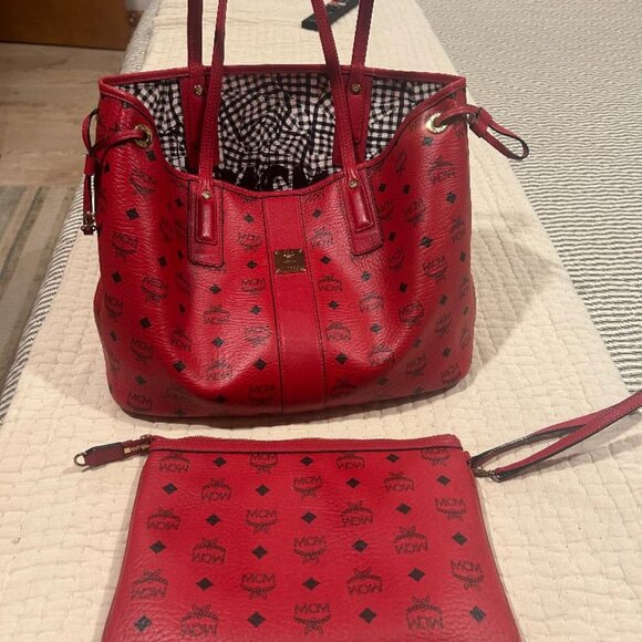 MCM Reversible tote including pouch - Picture 7 of 10